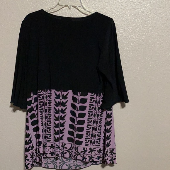 V Cut Shirt - Picture 3 of 3